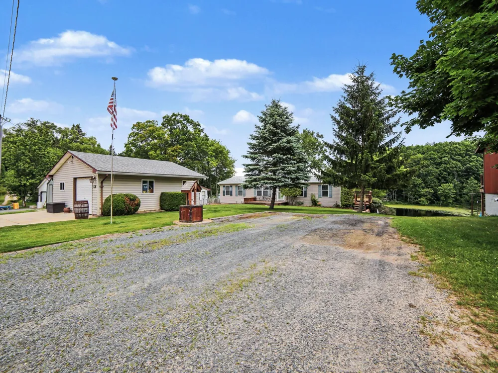 4664 S Eden Lake Road Eden Township, MI 49405