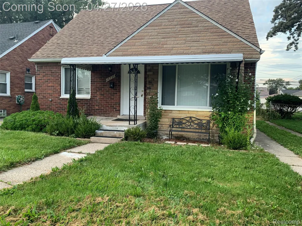 16735 Lincoln Avenue Eastpointe City, MI 48021