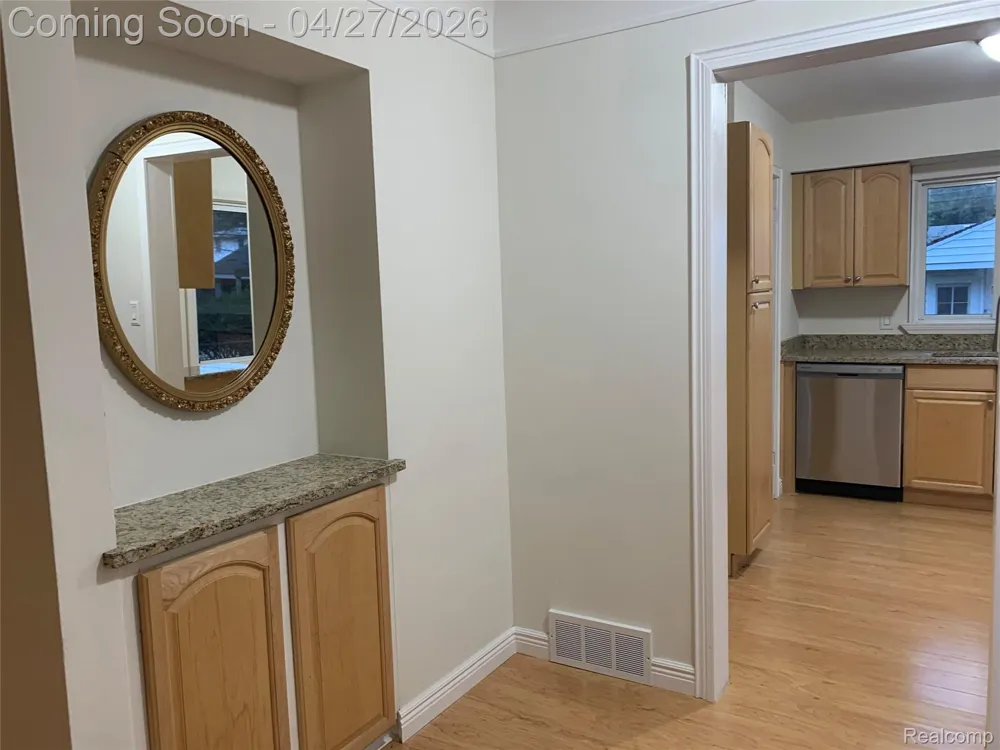 16735 Lincoln Avenue Eastpointe City, MI 48021