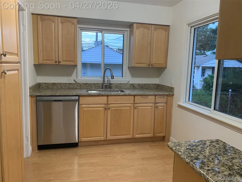 16735 Lincoln Avenue Eastpointe City, MI 48021