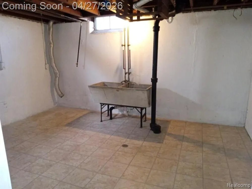 16735 Lincoln Avenue Eastpointe City, MI 48021