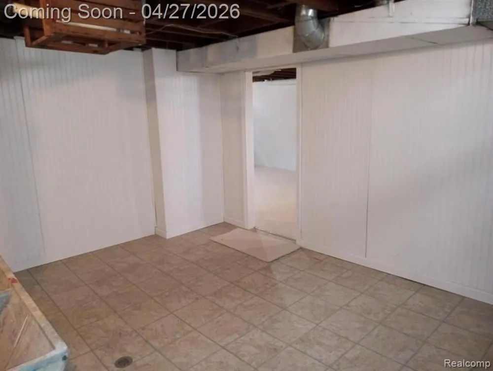 16735 Lincoln Avenue Eastpointe City, MI 48021