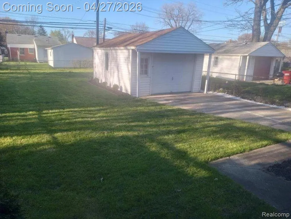 16735 Lincoln Avenue Eastpointe City, MI 48021