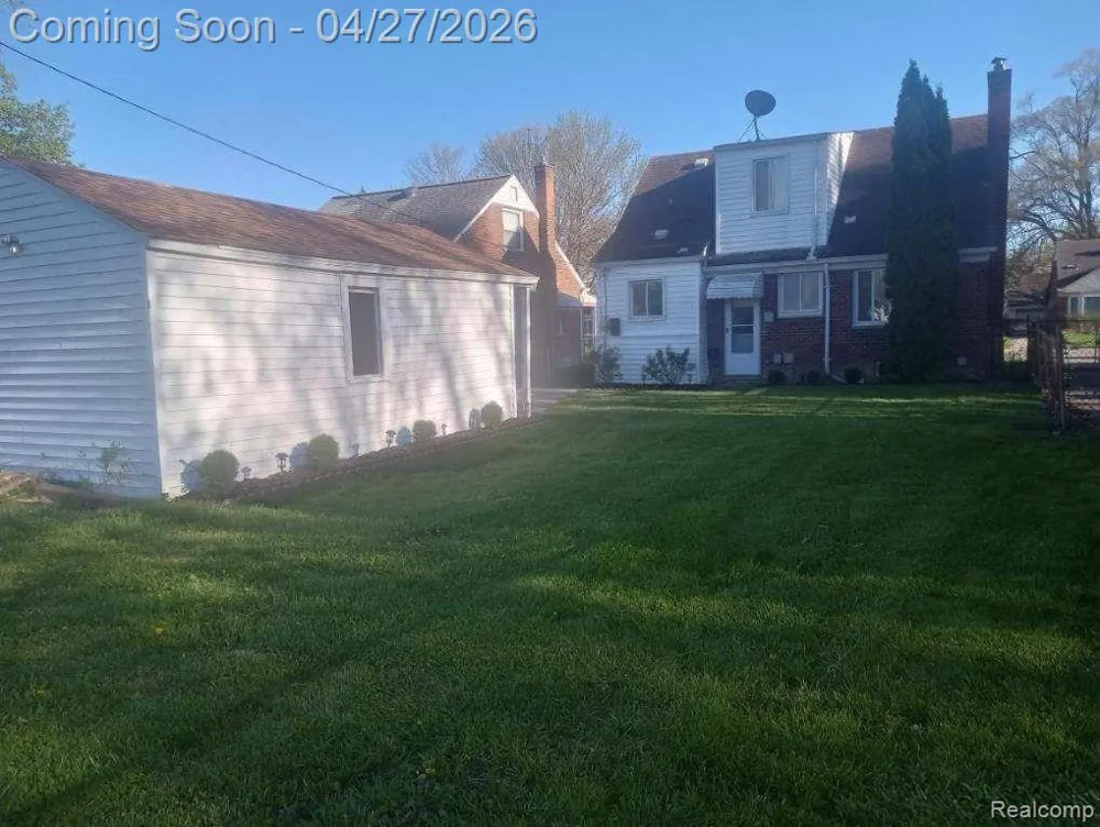 16735 Lincoln Avenue Eastpointe City, MI 48021