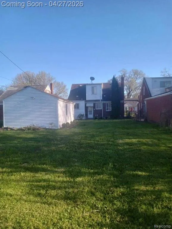 16735 Lincoln Avenue Eastpointe City, MI 48021