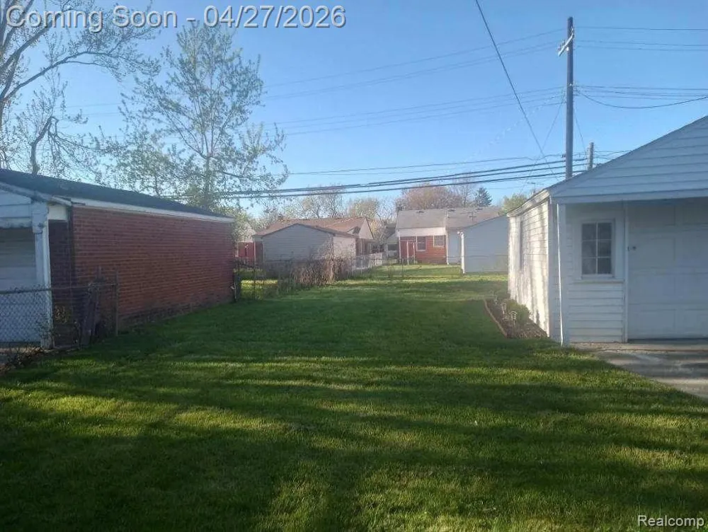 16735 Lincoln Avenue Eastpointe City, MI 48021