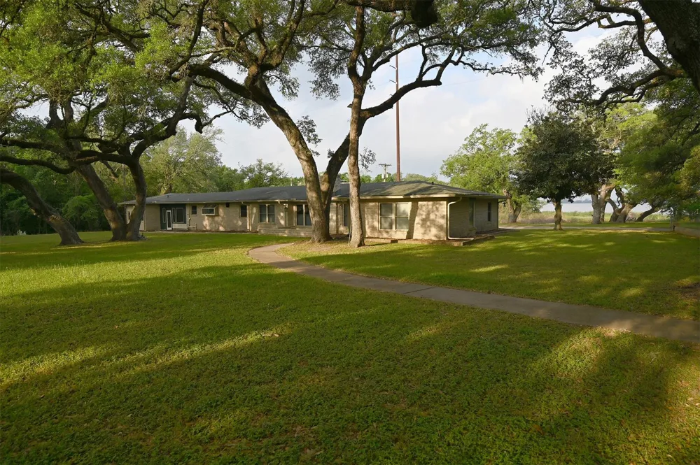 1013 Quail Lane Eagle Lake, TX 77434