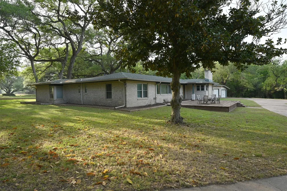 1013 Quail Lane Eagle Lake, TX 77434