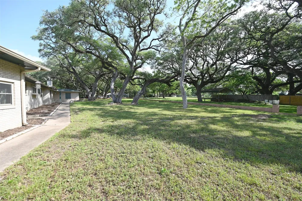 1013 Quail Lane Eagle Lake, TX 77434