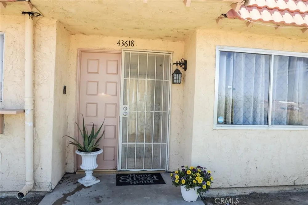 43618 Stanridge Avenue Lancaster, CA 93535