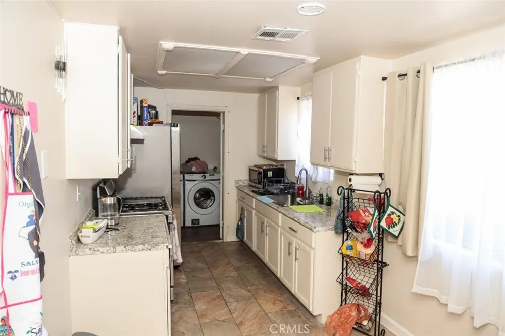 43618 Stanridge Avenue Lancaster, CA 93535