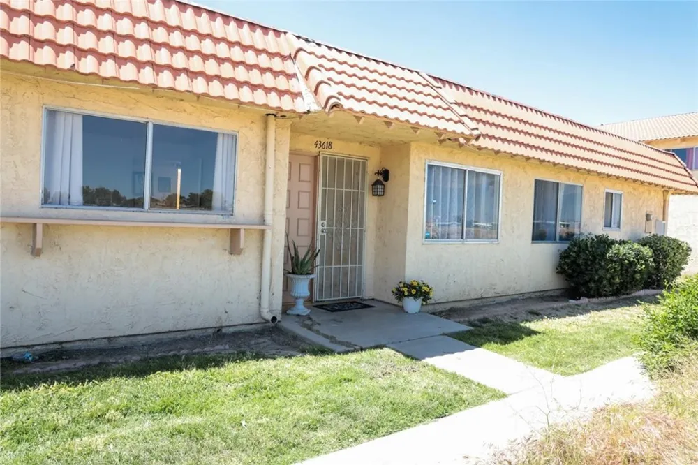 43618 Stanridge Avenue Lancaster, CA 93535