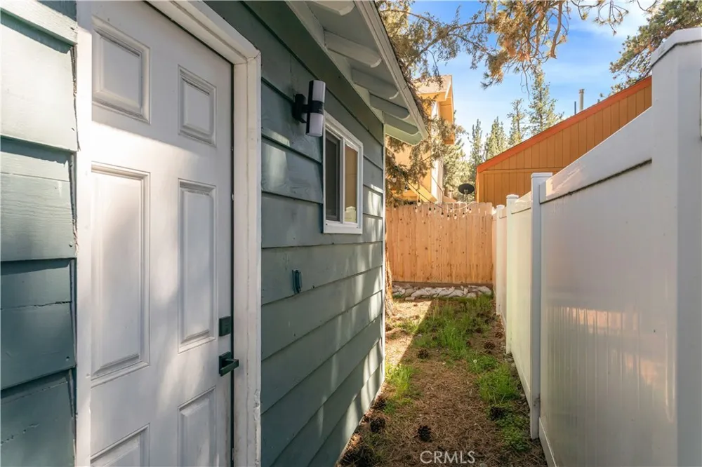 906 W Aeroplane Big Bear City, CA 92314