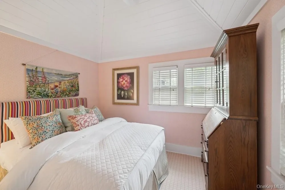163 Halsey Street Southampton, NY 11968