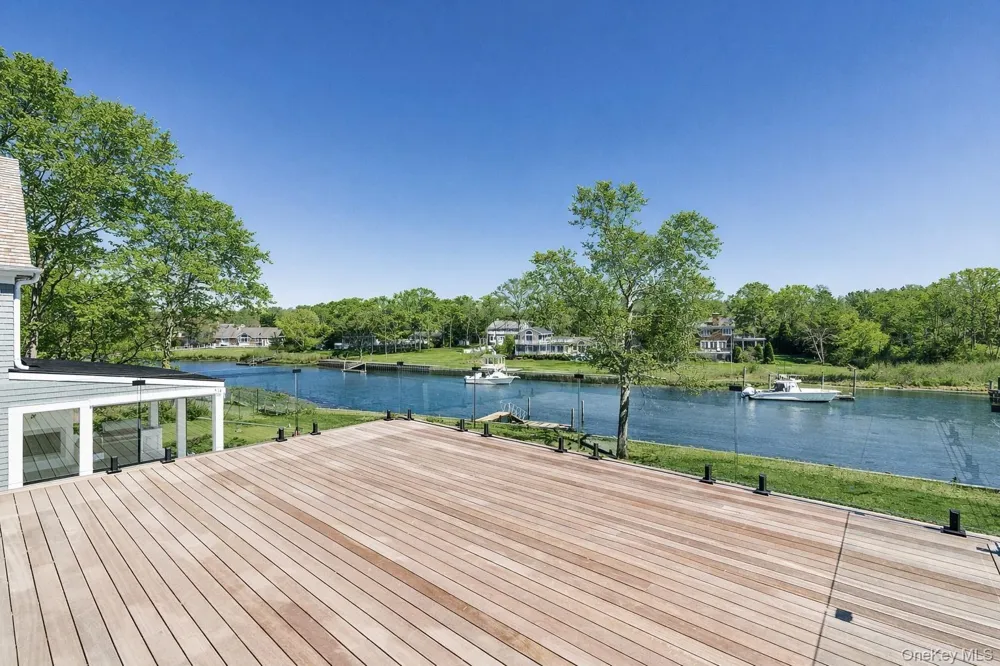 15 Old Point Road Quogue, NY 11959