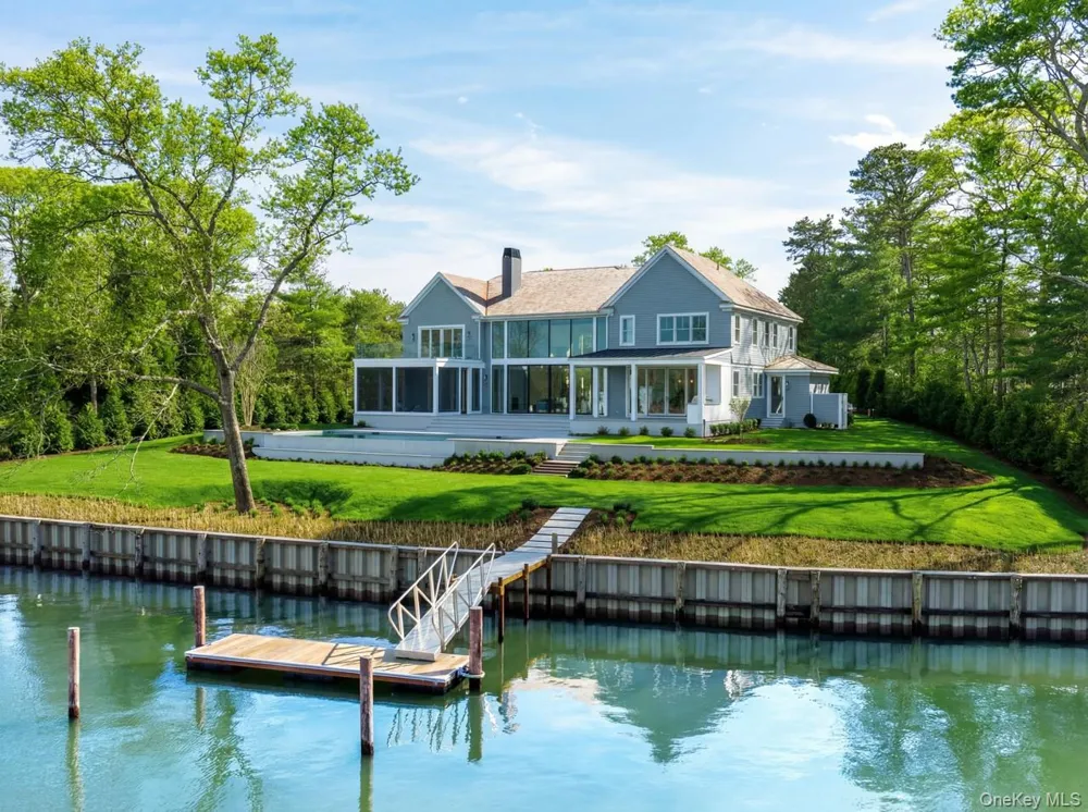 15 Old Point Road Quogue, NY 11959