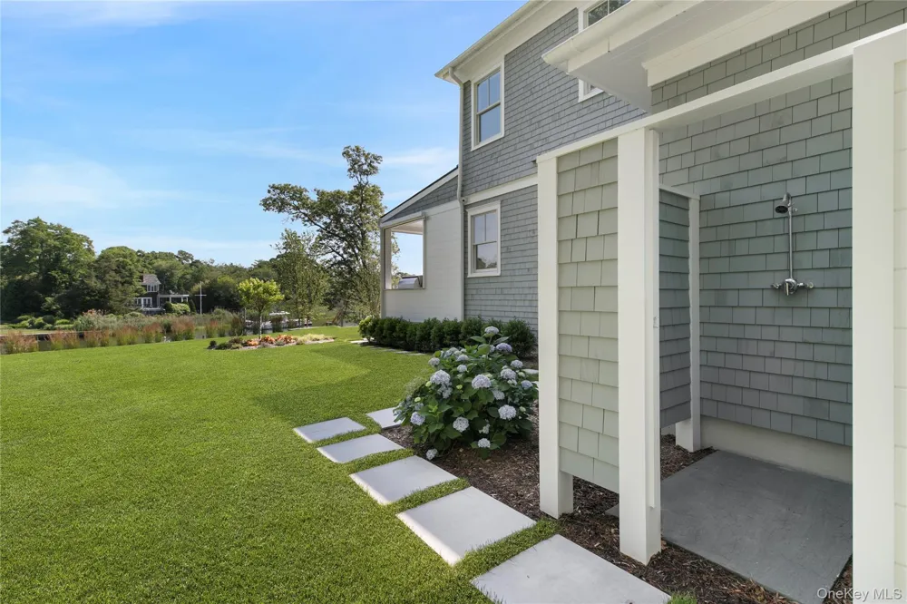 15 Old Point Road Quogue, NY 11959