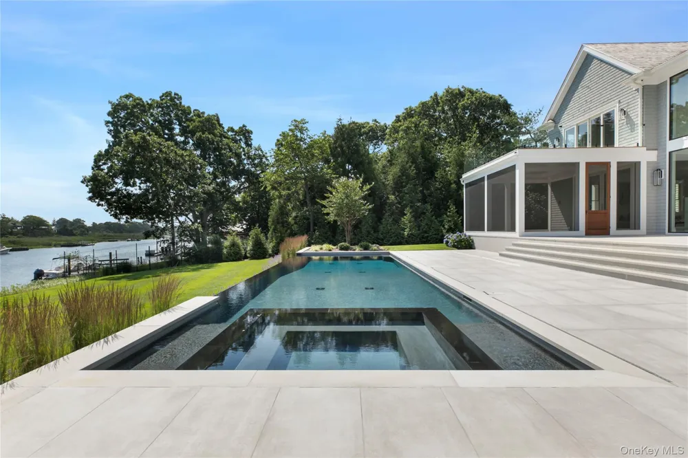 15 Old Point Road Quogue, NY 11959