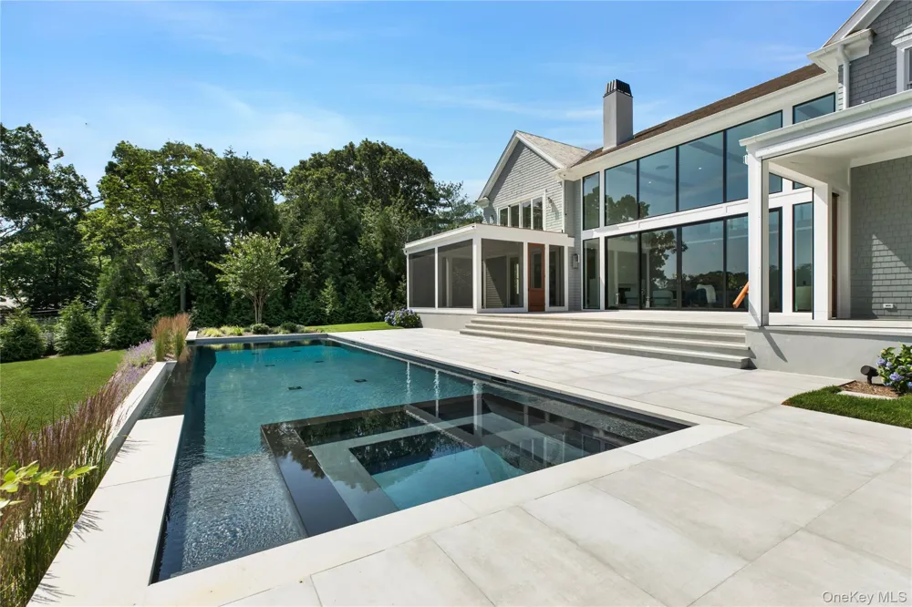 15 Old Point Road Quogue, NY 11959