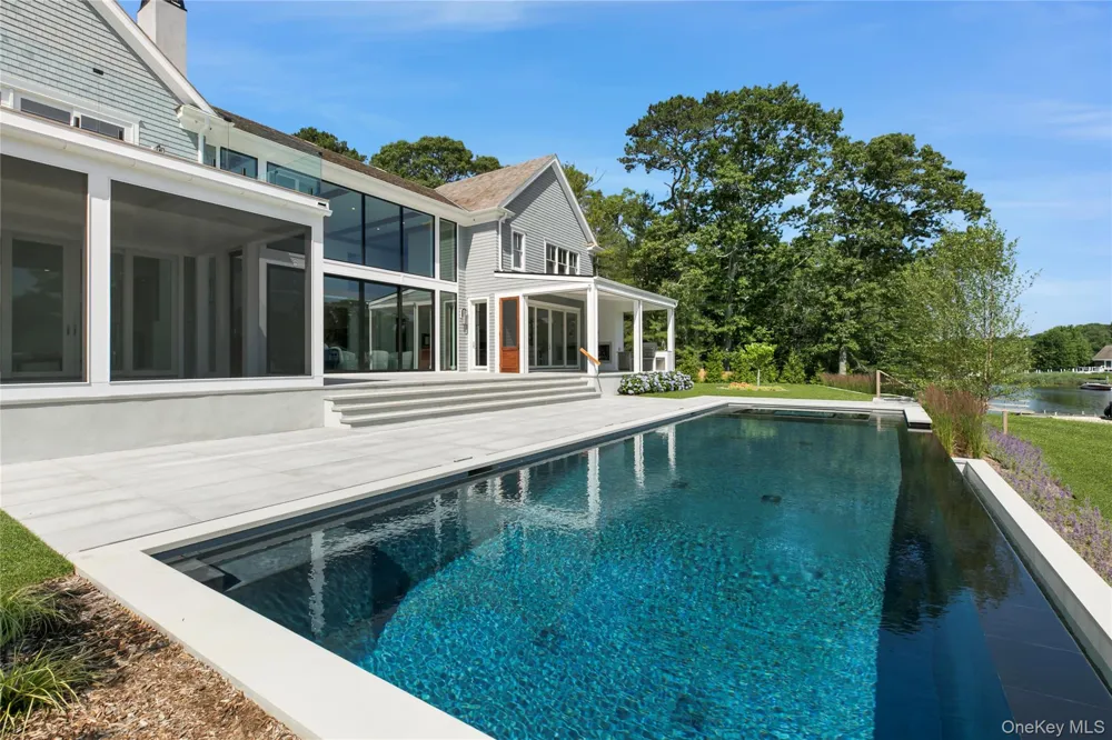 15 Old Point Road Quogue, NY 11959