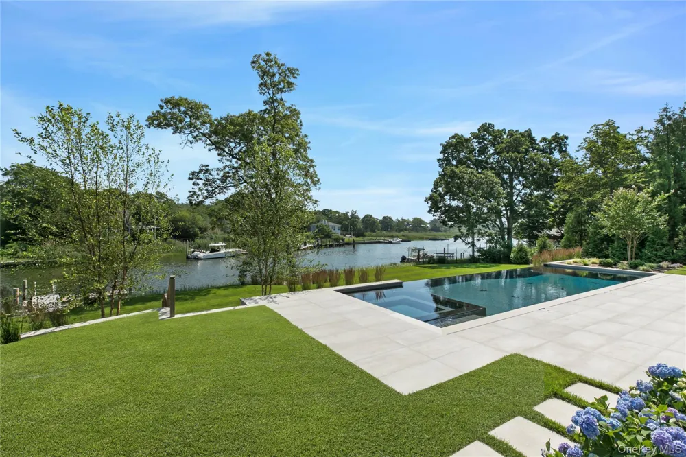 15 Old Point Road Quogue, NY 11959
