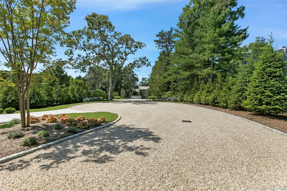 15 Old Point Road Quogue, NY 11959