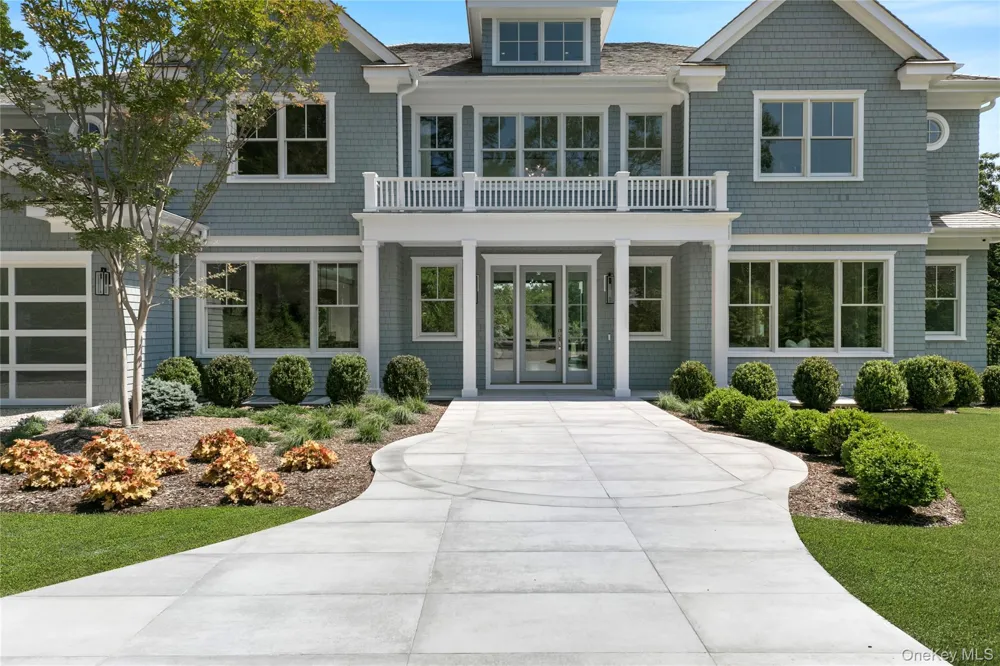 15 Old Point Road Quogue, NY 11959