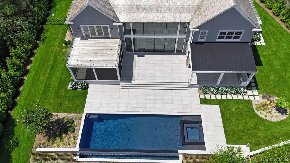 15 Old Point Road Quogue, NY 11959