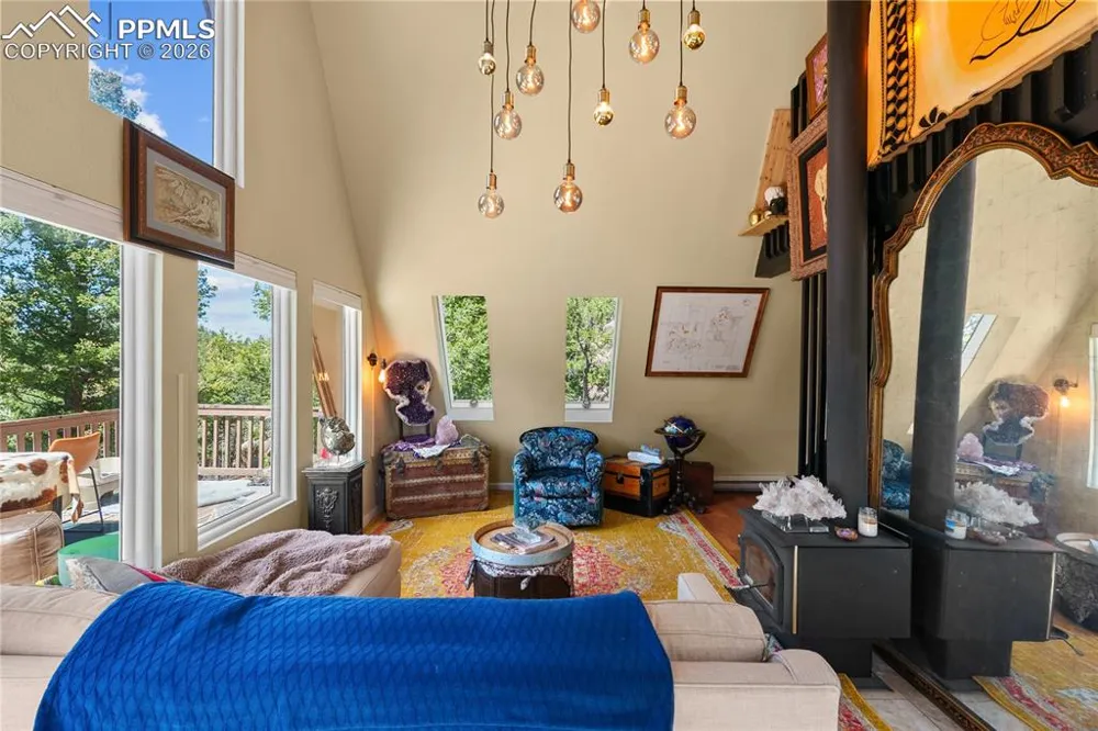 6840 Eagle Mountain Road Manitou Springs, CO 80829