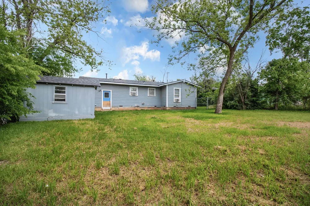 1928 S Walnut Street Brady, TX 76825
