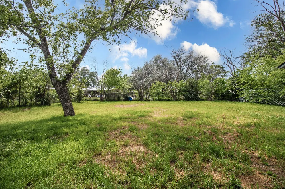 1928 S Walnut Street Brady, TX 76825