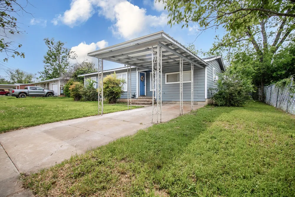 1928 S Walnut Street Brady, TX 76825