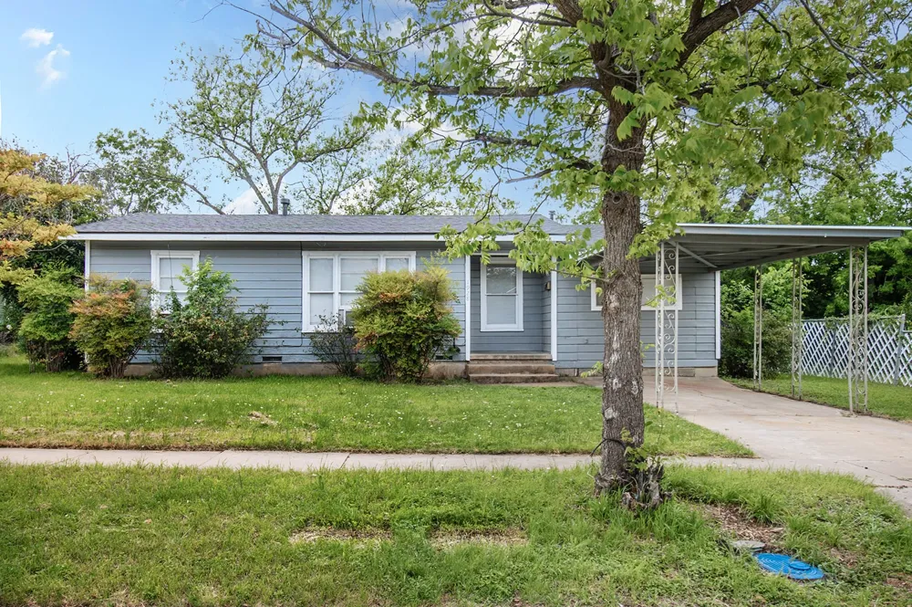 1928 S Walnut Street Brady, TX 76825