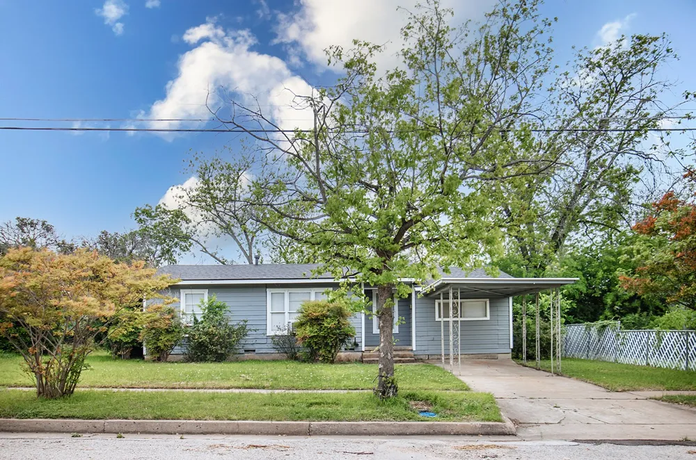 1928 S Walnut Street Brady, TX 76825