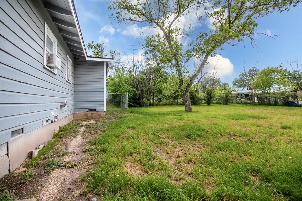 1928 S Walnut Street Brady, TX 76825