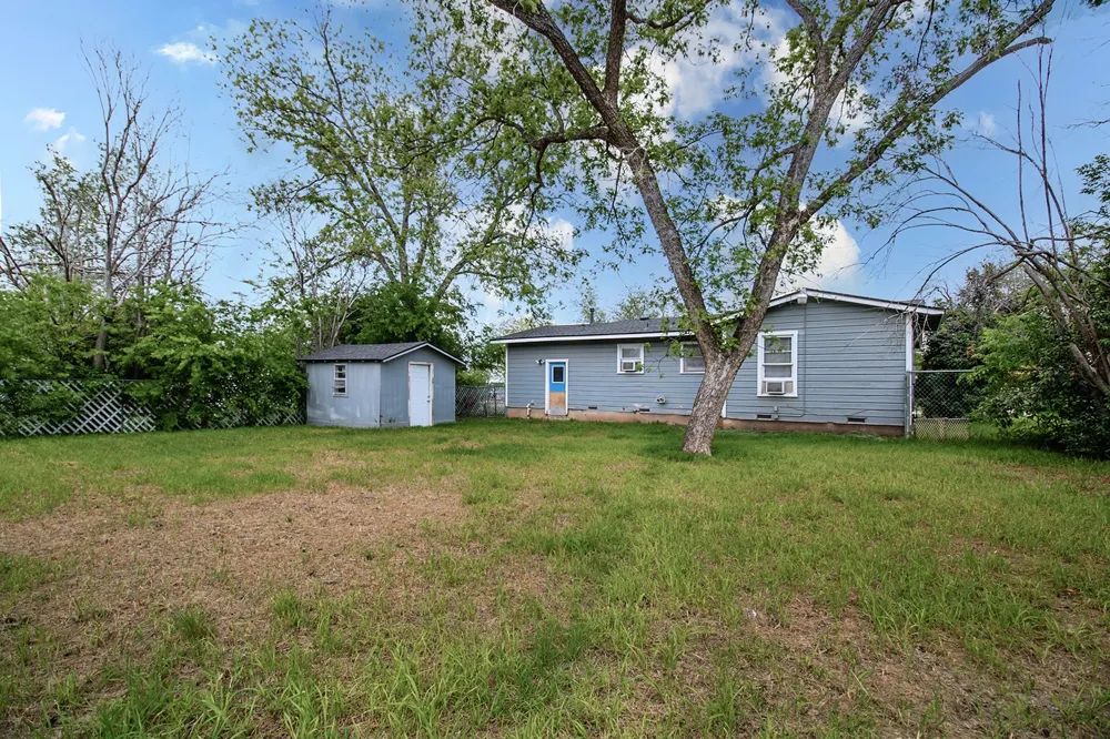 1928 S Walnut Street Brady, TX 76825