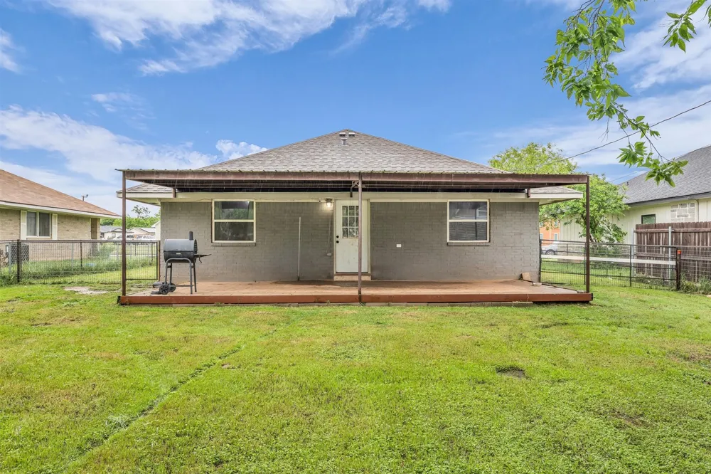 408 Little Avenue McGregor, TX 76657