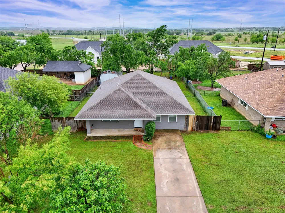408 Little Avenue McGregor, TX 76657