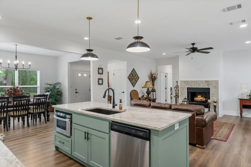1024 Monte Carlo Grand Saline, TX 75140