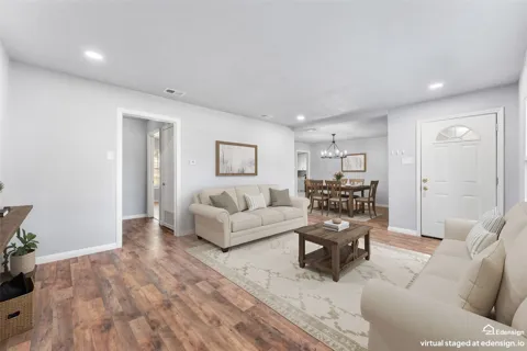 612 E 8th Street