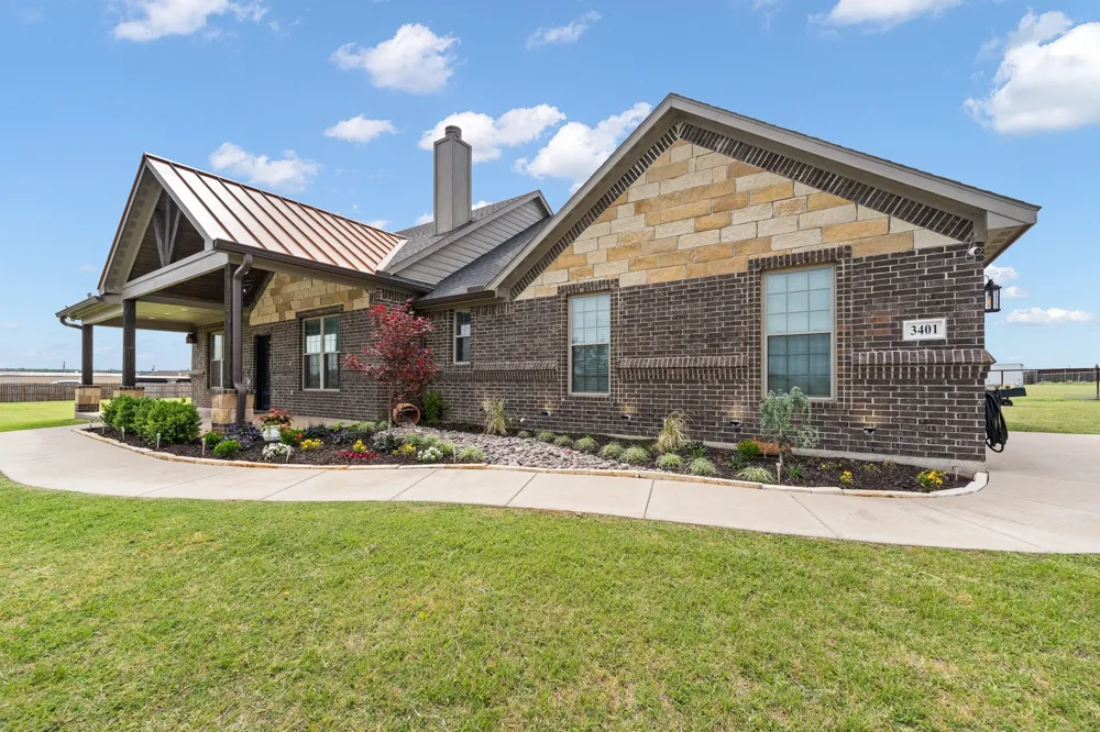 3401 Chinaberry Lane