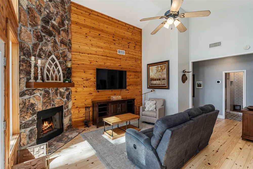 551 W Eagle Point Drive Mount Vernon, TX 75457