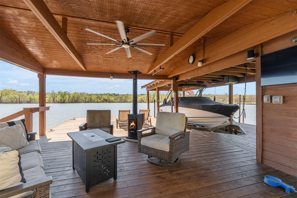 551 W Eagle Point Drive Mount Vernon, TX 75457