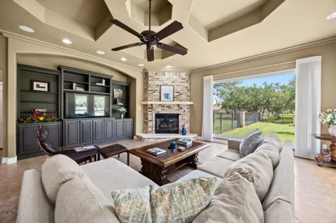 112 Shady Elm