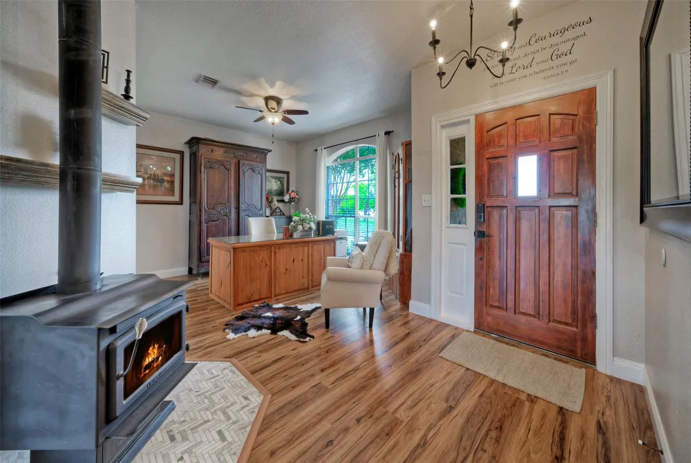 511 Chaneys Crossing Bertram, TX 78605