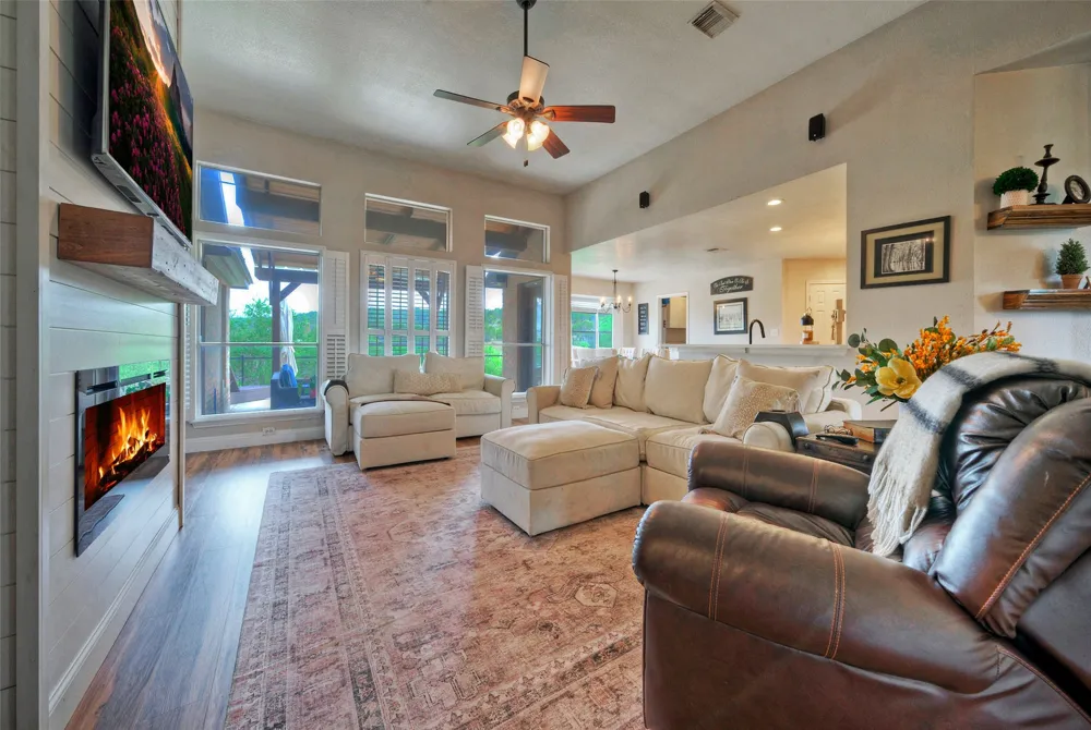 511 Chaneys Crossing Bertram, TX 78605