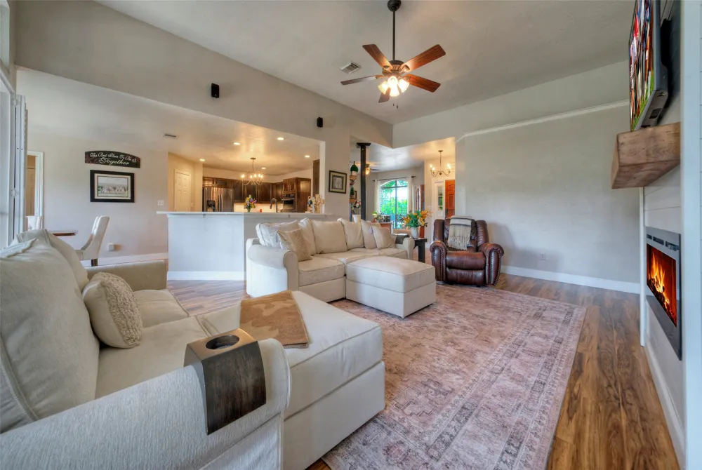 511 Chaneys Crossing Bertram, TX 78605