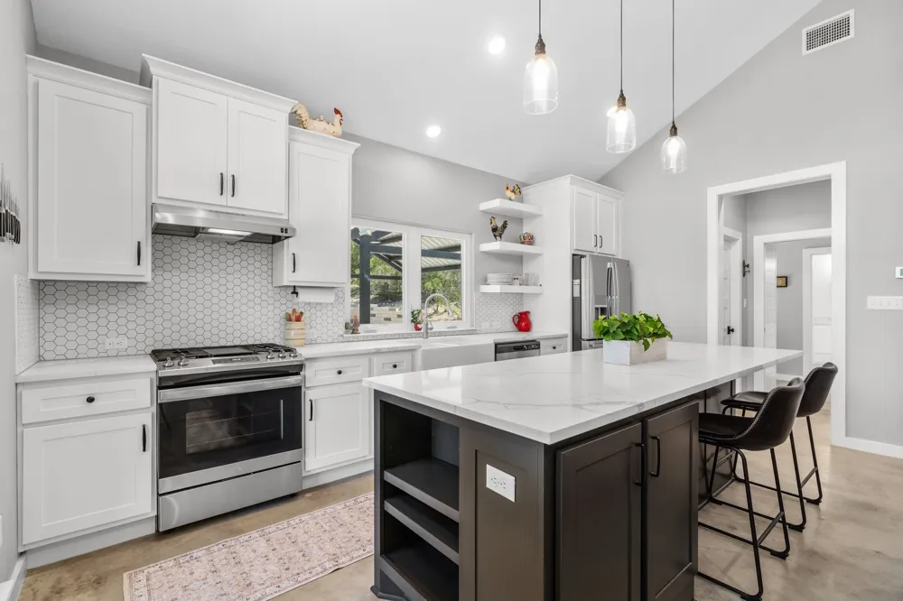 631 Lakeside Drive Wimberley, TX 78676