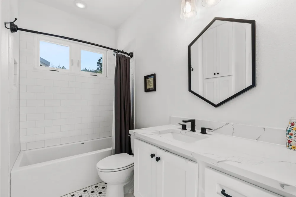 631 Lakeside Drive Wimberley, TX 78676