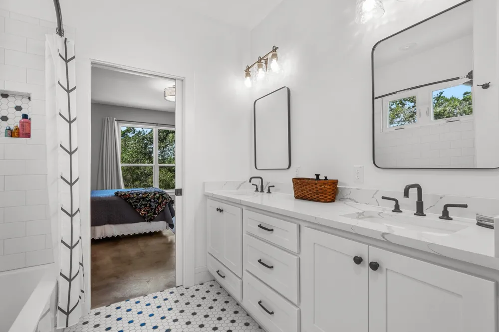 631 Lakeside Drive Wimberley, TX 78676